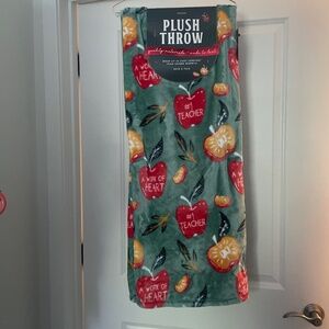 New ENVOUGE Plush Throw 60x70